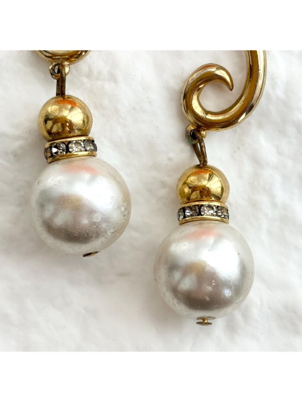 Faux Pearl Accented Rhinestone Swirly Gold Toned Vintage Dangle 80's Earrings - Picture 6 of 9
